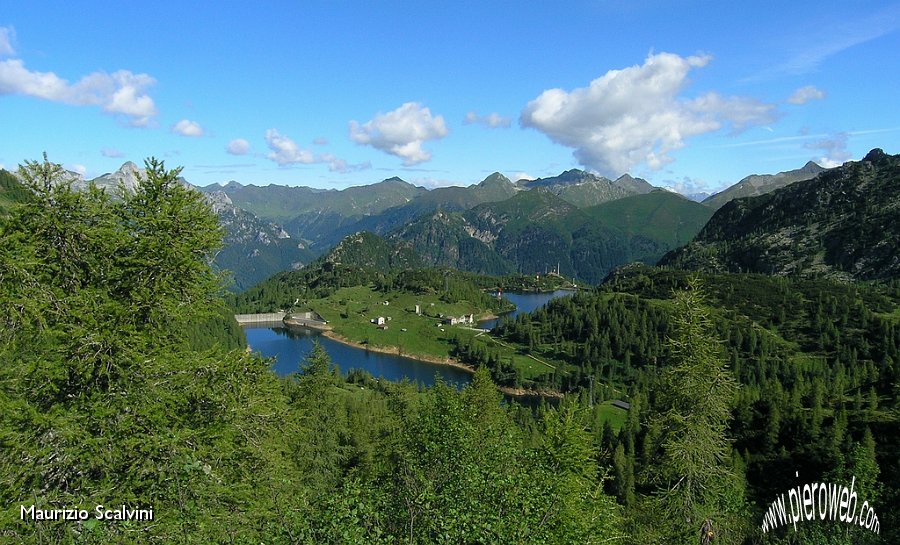 24 Uno scorcio sugli altri laghi.JPG